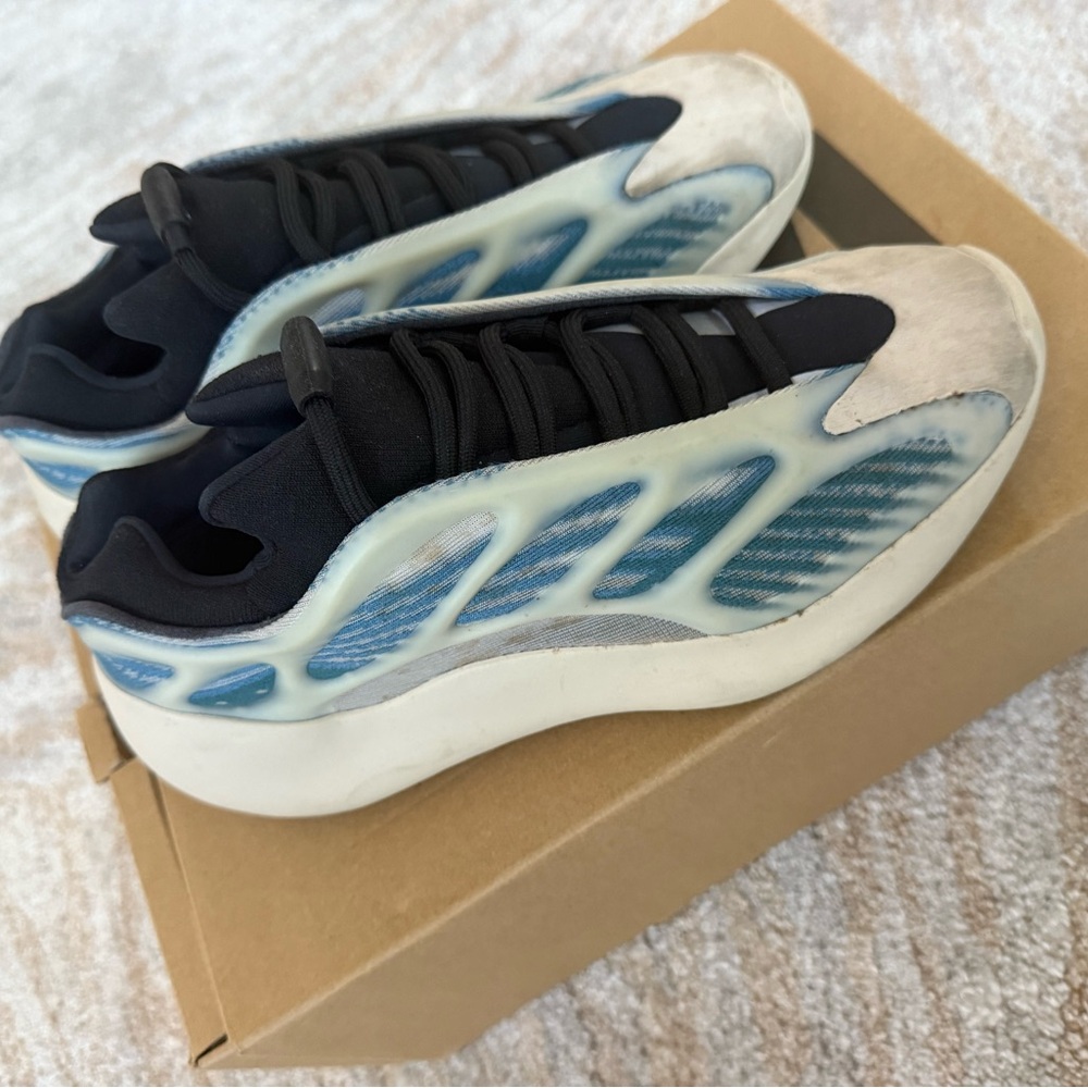 Yeezy 700 V3